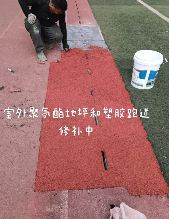 海盐球场地面翻新维修，核心是先诊断破损